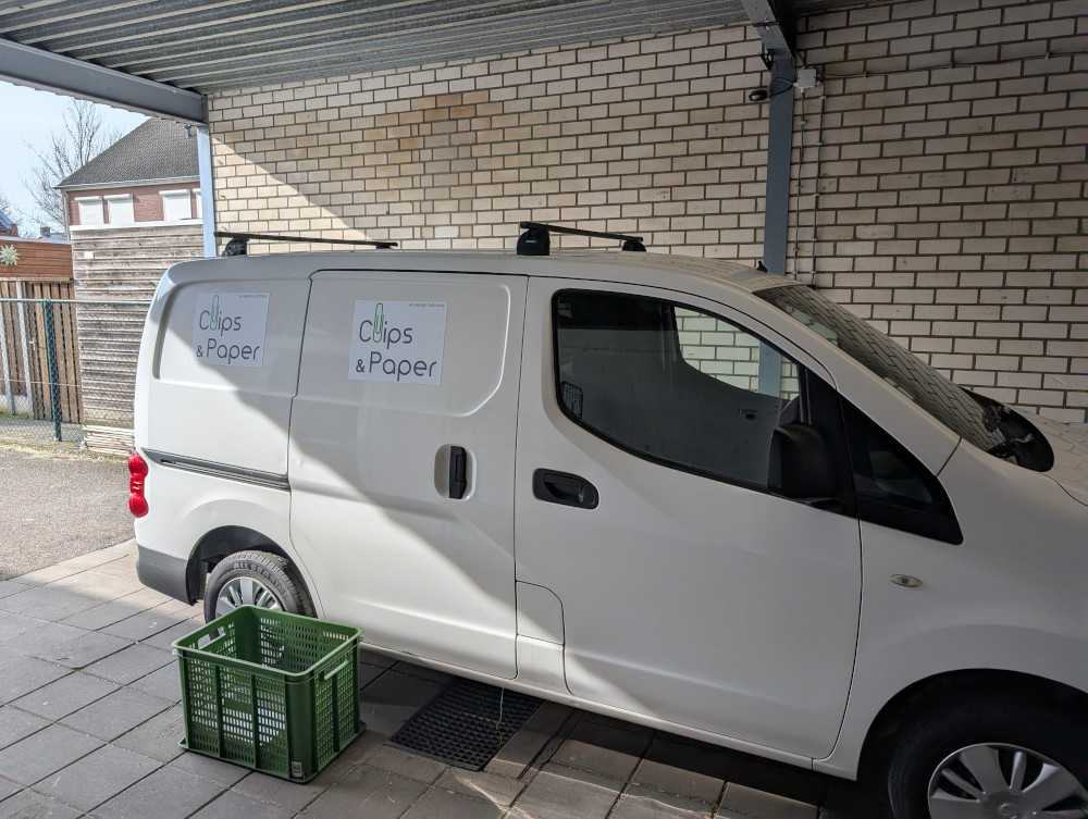 De bedrijfsauto van XtremeOffice, die vier dagen per week naar Trier rijdt